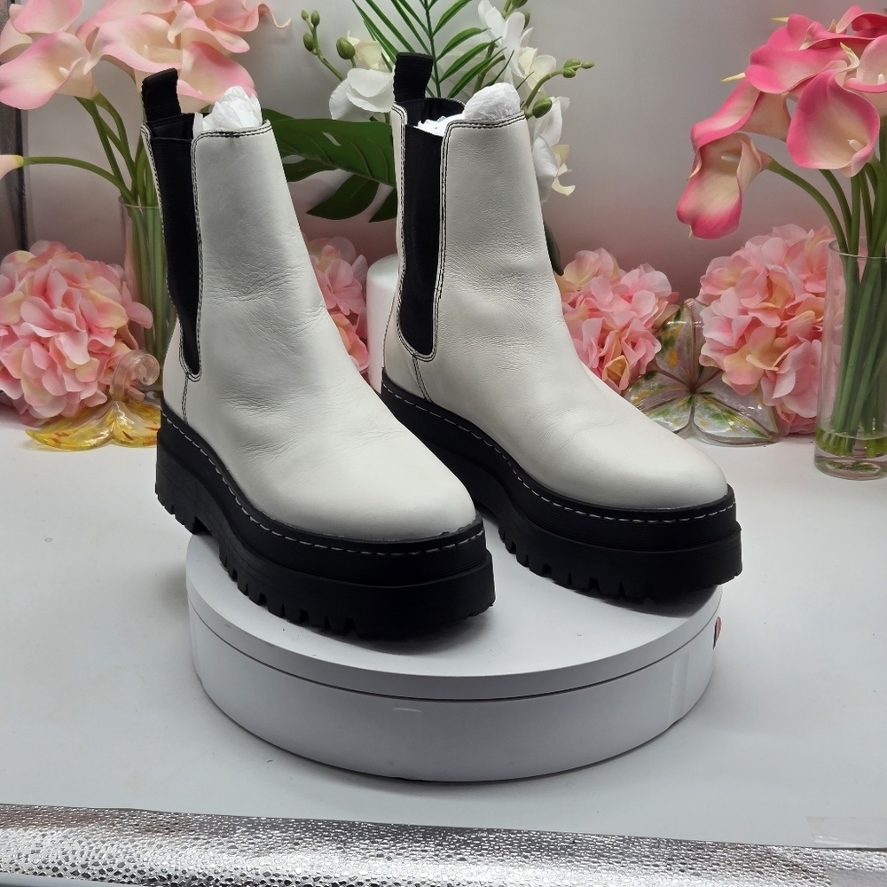 Marc fisher White Chelsea Lug Sole Pull On Bootie 8M - Picture 9 of 14